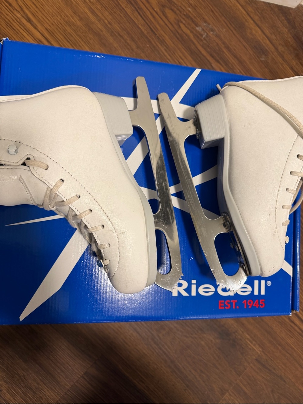 Riedell Girls' White Figure Ice Skates - Classic Support - Picture 2 of 7